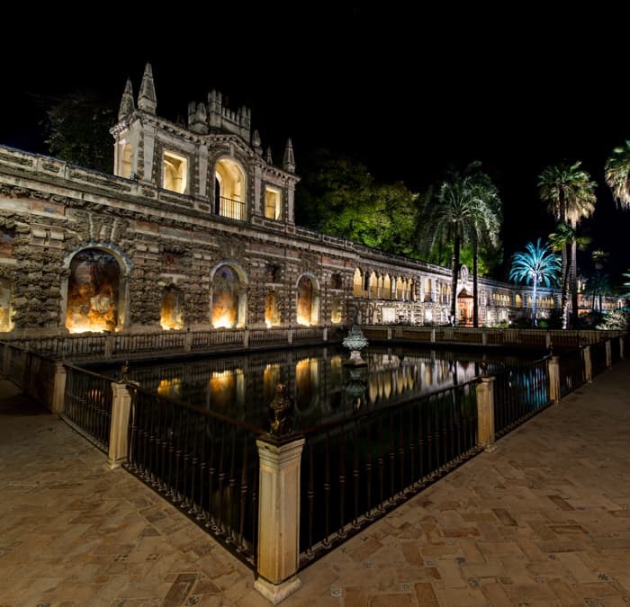 alcazar-sevilla-nocturno-agosto